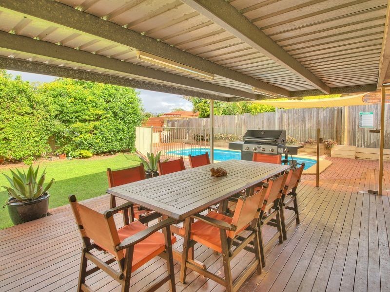 54 Bottlebrush Drive, Regents Park QLD 4118