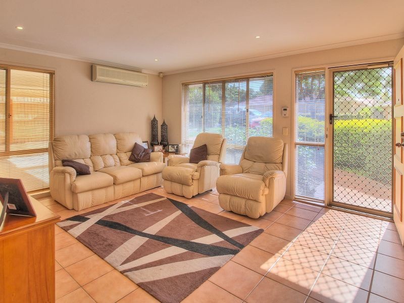 54 Bottlebrush Drive, Regents Park QLD 4118