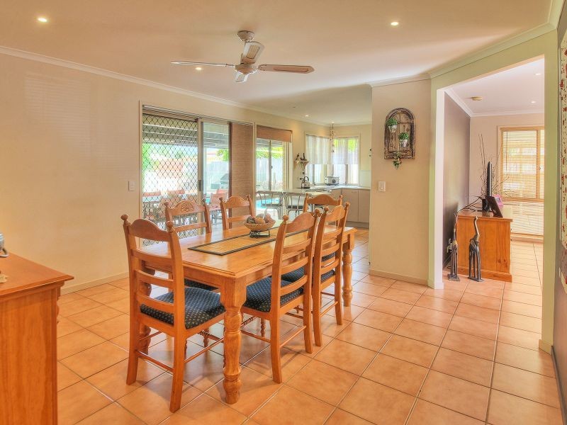 54 Bottlebrush Drive, Regents Park QLD 4118