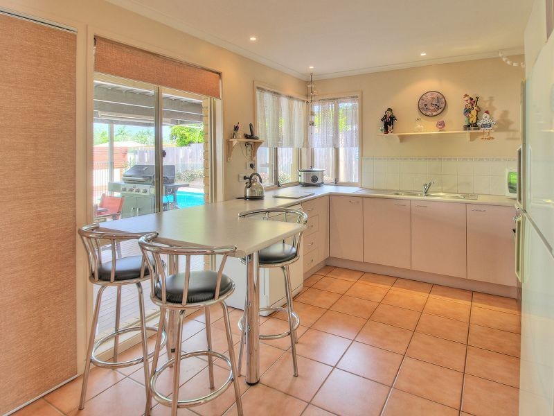 54 Bottlebrush Drive, Regents Park QLD 4118