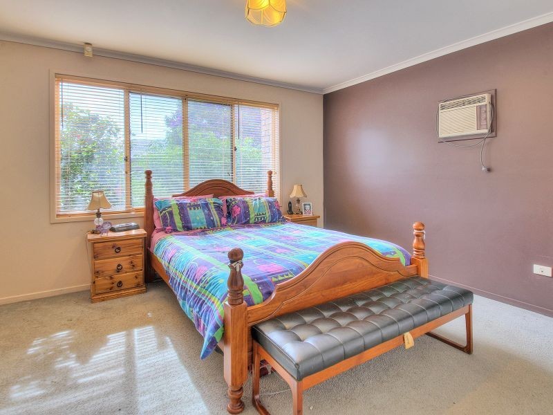 54 Bottlebrush Drive, Regents Park QLD 4118