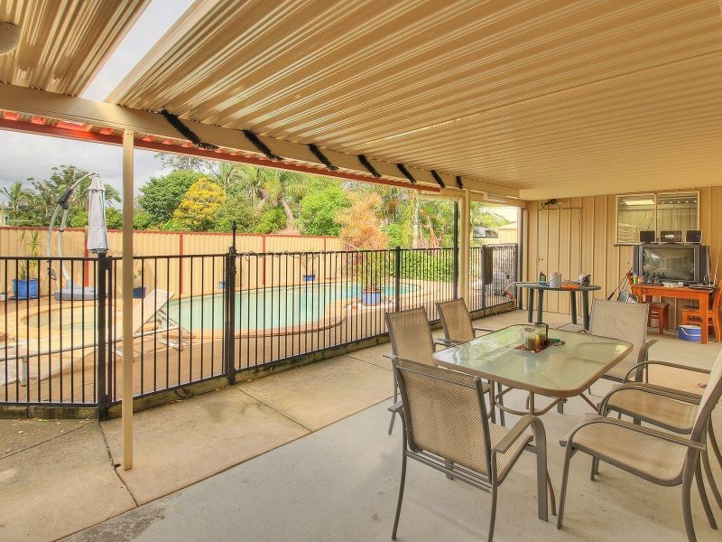 19 Peverell Street, Hillcrest QLD 4118