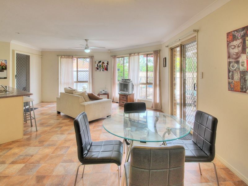 19 Peverell Street, Hillcrest QLD 4118