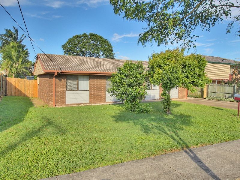 15 Whitcomb Street, Hillcrest QLD 4118