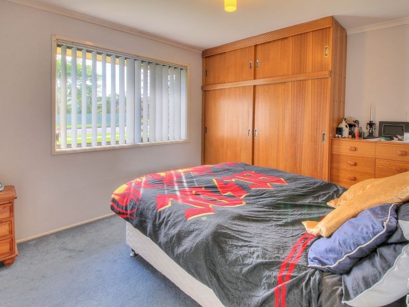 15 Whitcomb Street, Hillcrest QLD 4118