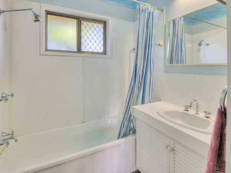 15 Whitcomb Street, Hillcrest QLD 4118