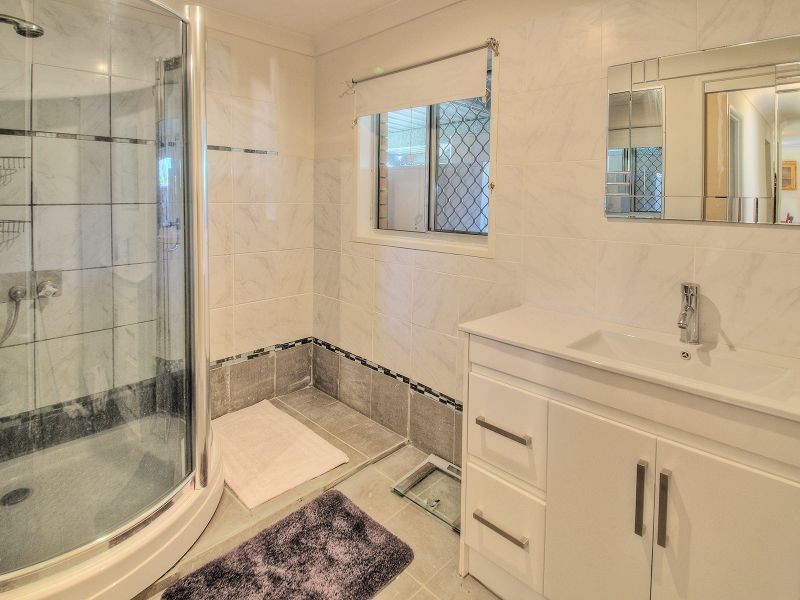 3 Bonhill Court, Hillcrest QLD 4118