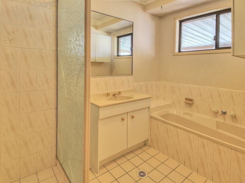 2 Seymore Court, Boronia Heights QLD 4124