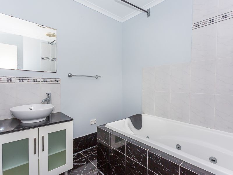 12 Waratah Drive, Crestmead QLD 4132