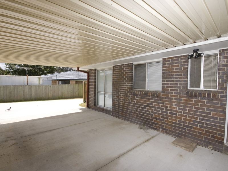 24 Regency Drive, Regents Park QLD 4118