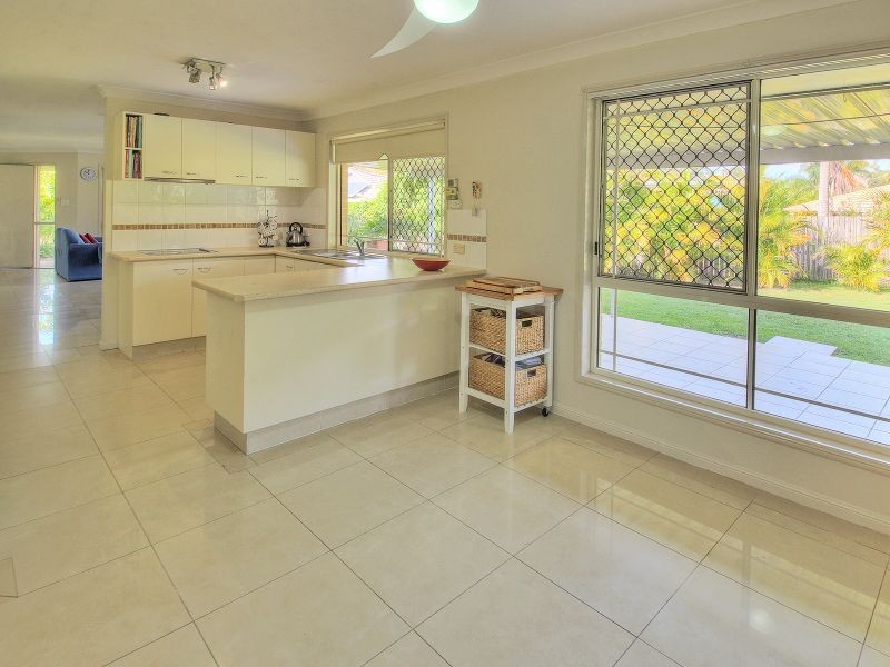 6 Watkinsia Court, Regents Park QLD 4118