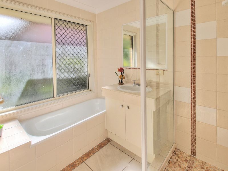 6 Watkinsia Court, Regents Park QLD 4118