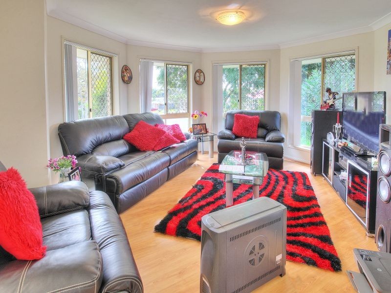 22 Fromelles Court, Regents Park QLD 4118