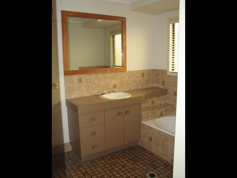 23 Bushland Drive, Regents Park QLD 4118