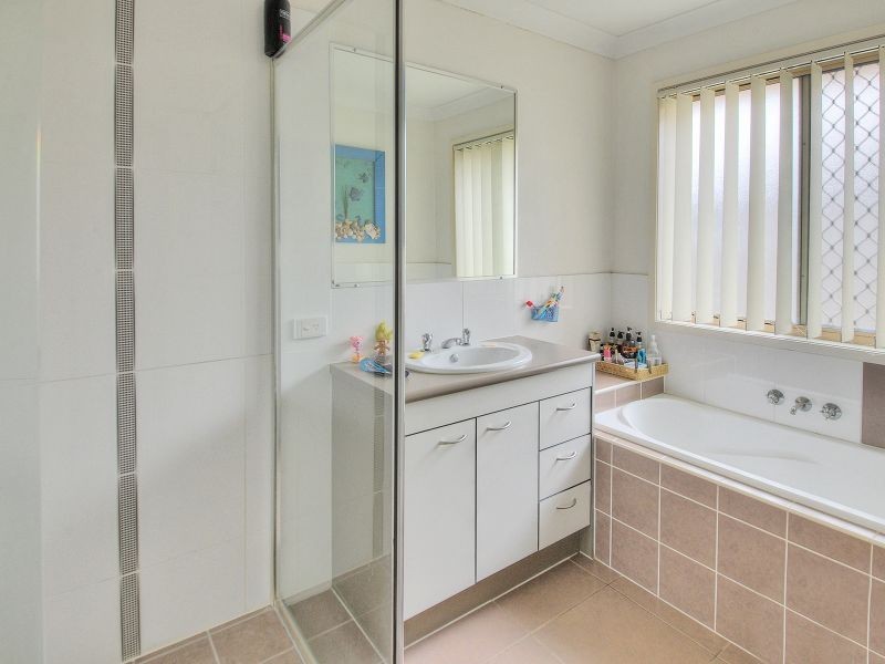 34 Lamberth Road, Regents Park QLD 4118