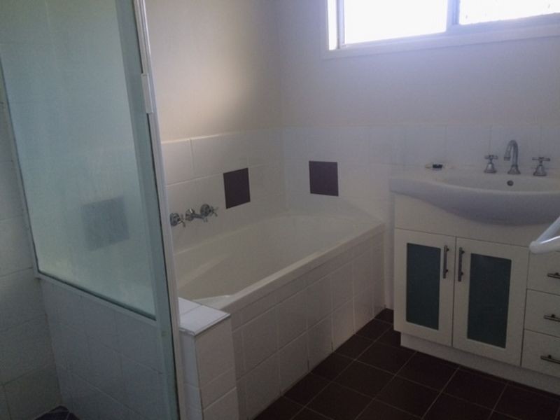 39 Conifer Street, Hillcrest QLD 4118