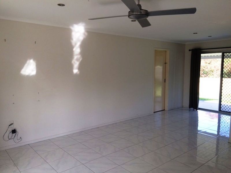 39 Conifer Street, Hillcrest QLD 4118