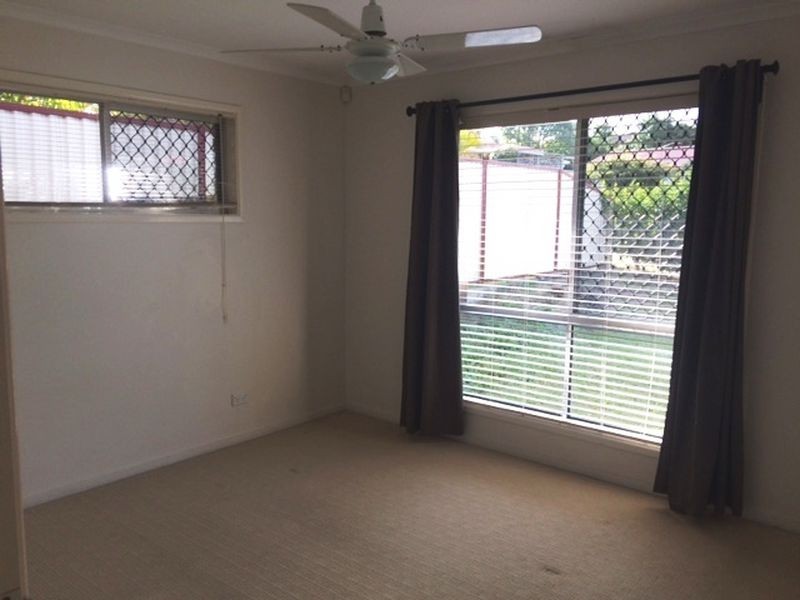 39 Conifer Street, Hillcrest QLD 4118