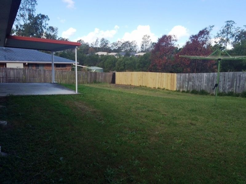 39 Conifer Street, Hillcrest QLD 4118