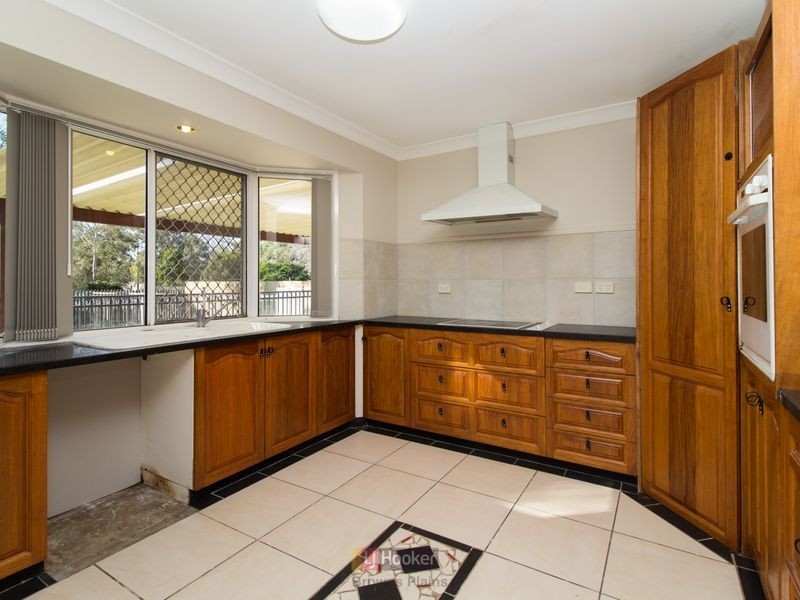 35 Silvertop Street, Hillcrest QLD 4118