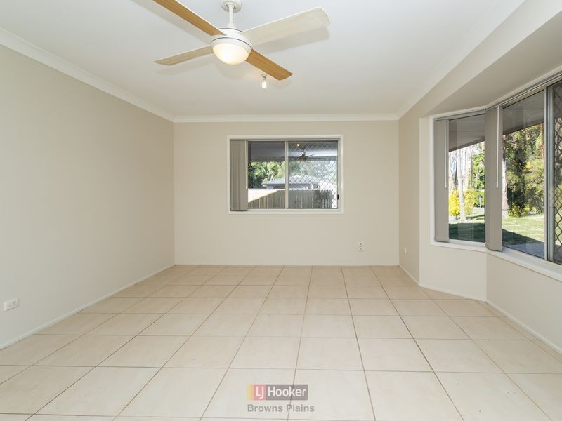 35 Silvertop Street, Hillcrest QLD 4118