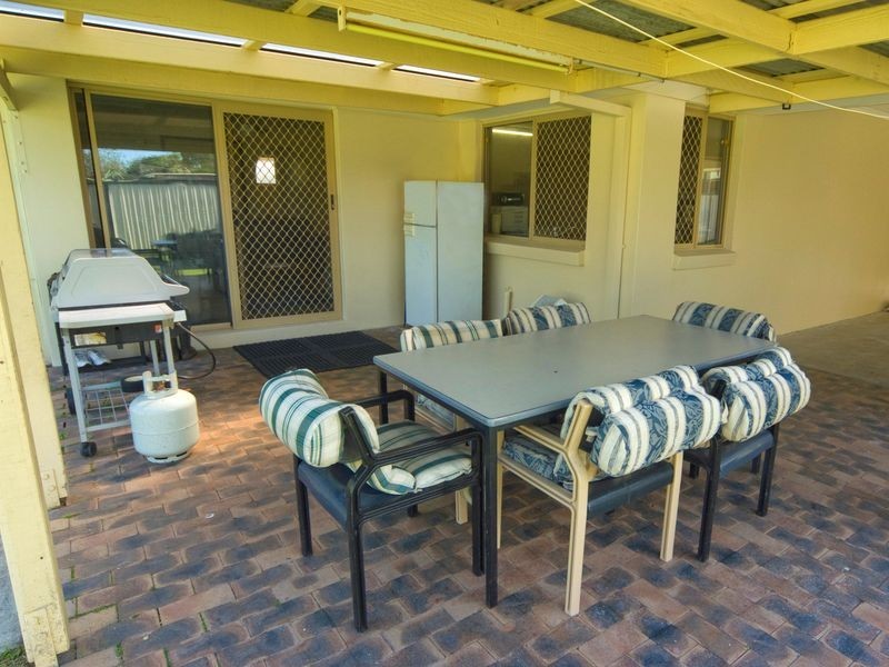 17 Bennett Drive, Regents Park QLD 4118