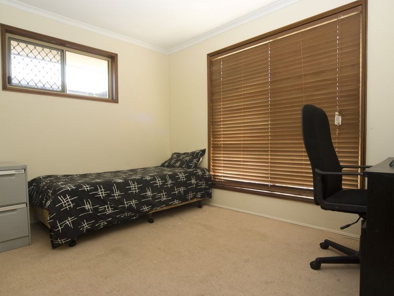 17 Bennett Drive, Regents Park QLD 4118