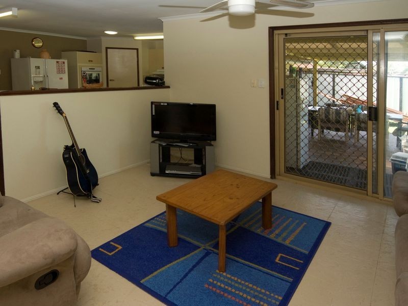 17 Bennett Drive, Regents Park QLD 4118