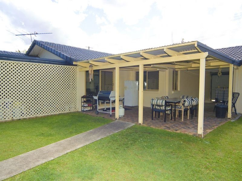 17 Bennett Drive, Regents Park QLD 4118