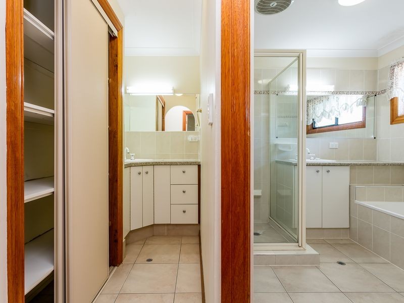 7-9 Resi Drive, Regents Park QLD 4118