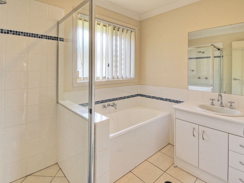 27 Blueberry Ash Court, Boronia Heights QLD 4124