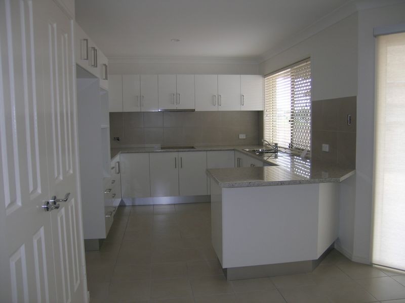 35 Charlton Place, Regents Park QLD 4118