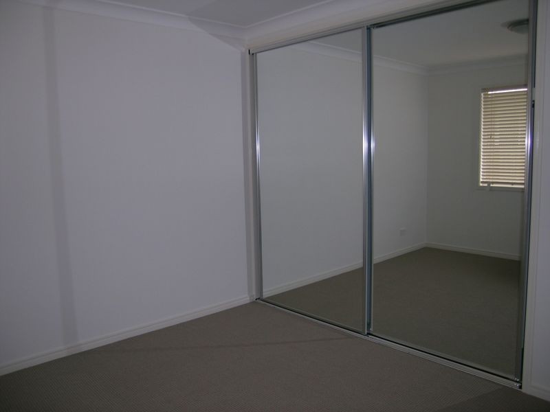 35 Charlton Place, Regents Park QLD 4118