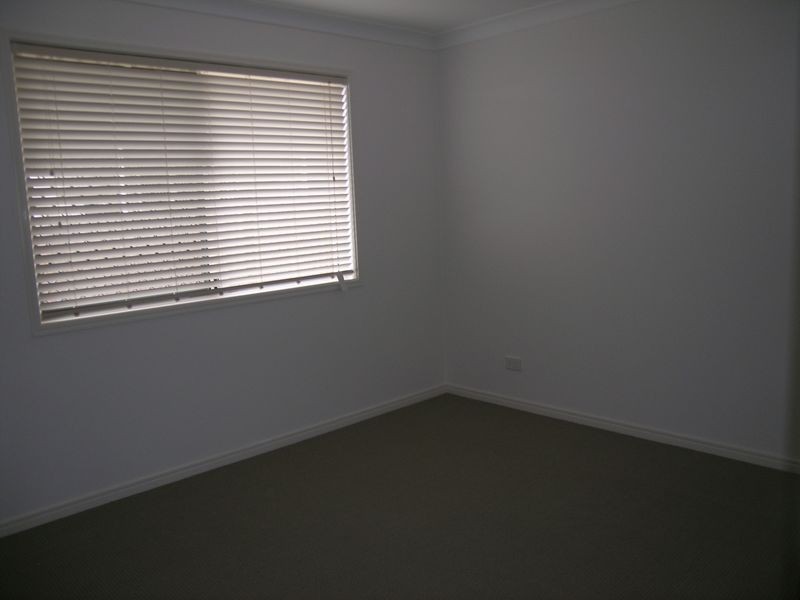 35 Charlton Place, Regents Park QLD 4118