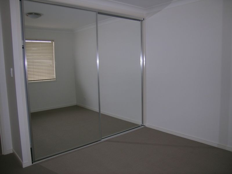 35 Charlton Place, Regents Park QLD 4118