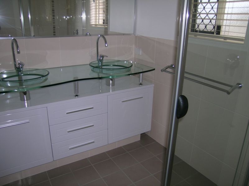 35 Charlton Place, Regents Park QLD 4118