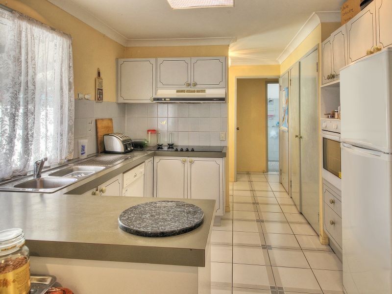 2 Kauri Court, Hillcrest QLD 4118