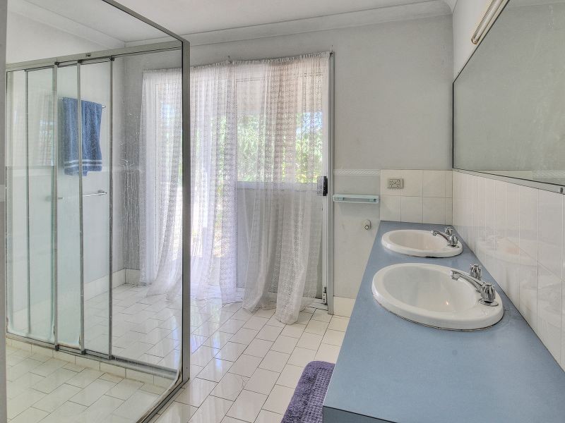 2 Kauri Court, Hillcrest QLD 4118