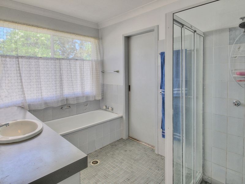 2 Kauri Court, Hillcrest QLD 4118