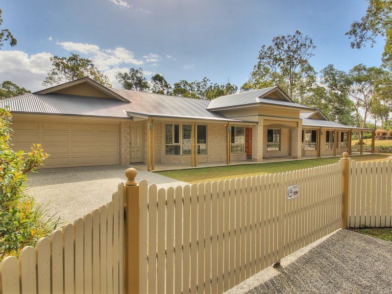 24 Compal Road, Park Ridge QLD 4125