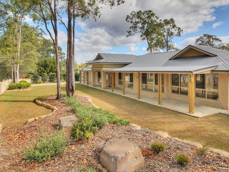 24 Compal Road, Park Ridge QLD 4125