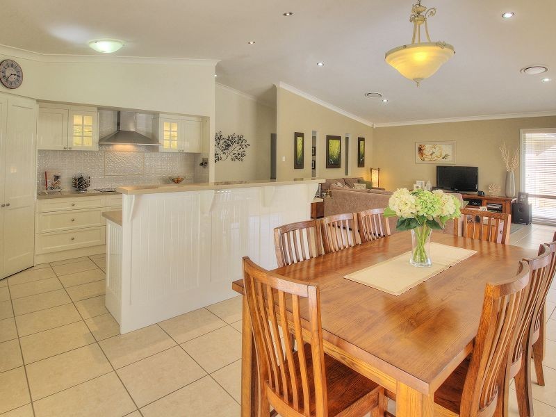 24 Compal Road, Park Ridge QLD 4125