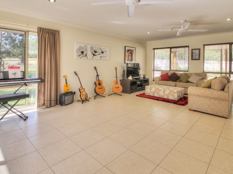 24 Compal Road, Park Ridge QLD 4125