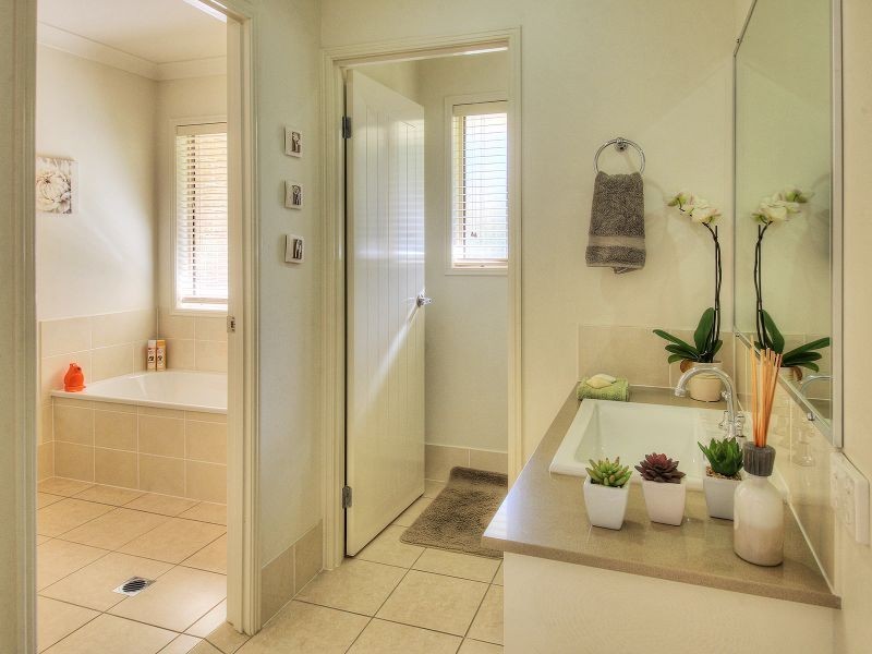 24 Compal Road, Park Ridge QLD 4125