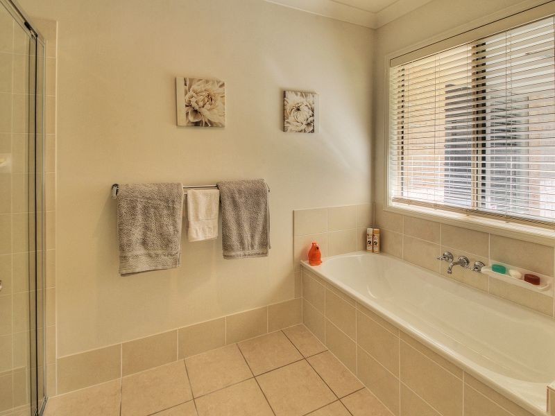 24 Compal Road, Park Ridge QLD 4125