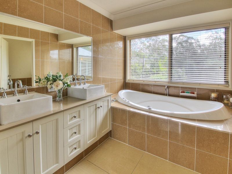 24 Compal Road, Park Ridge QLD 4125