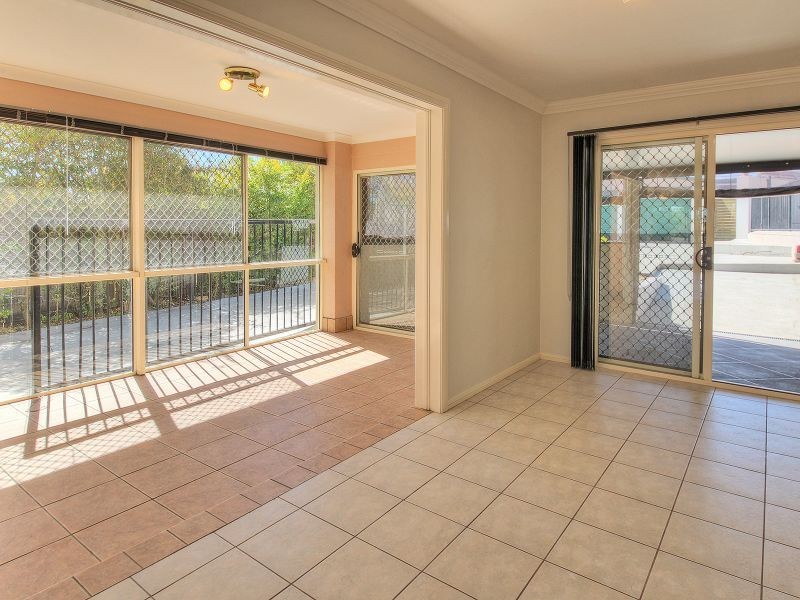 6 Matson Avenue, Regents Park QLD 4118