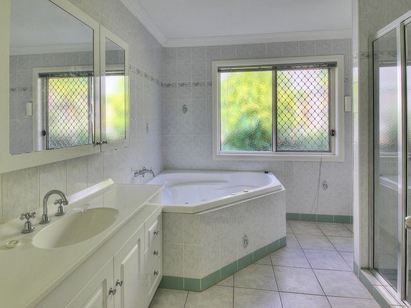 6 Matson Avenue, Regents Park QLD 4118
