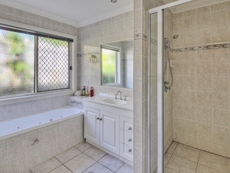 6 Matson Avenue, Regents Park QLD 4118