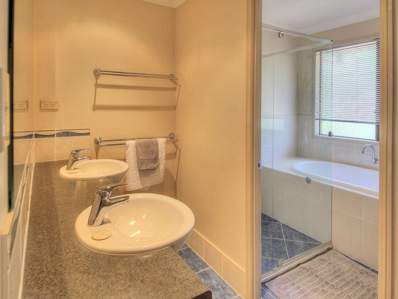 21 Dandenong Street, Forest Lake QLD 4078